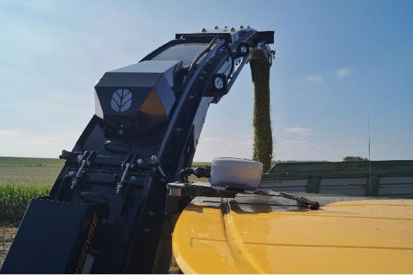 New Holland gana dos medallas de plata en los premios Agritechnica Innovation Awards por la automatización del cabezal de maíz y ForageCam™